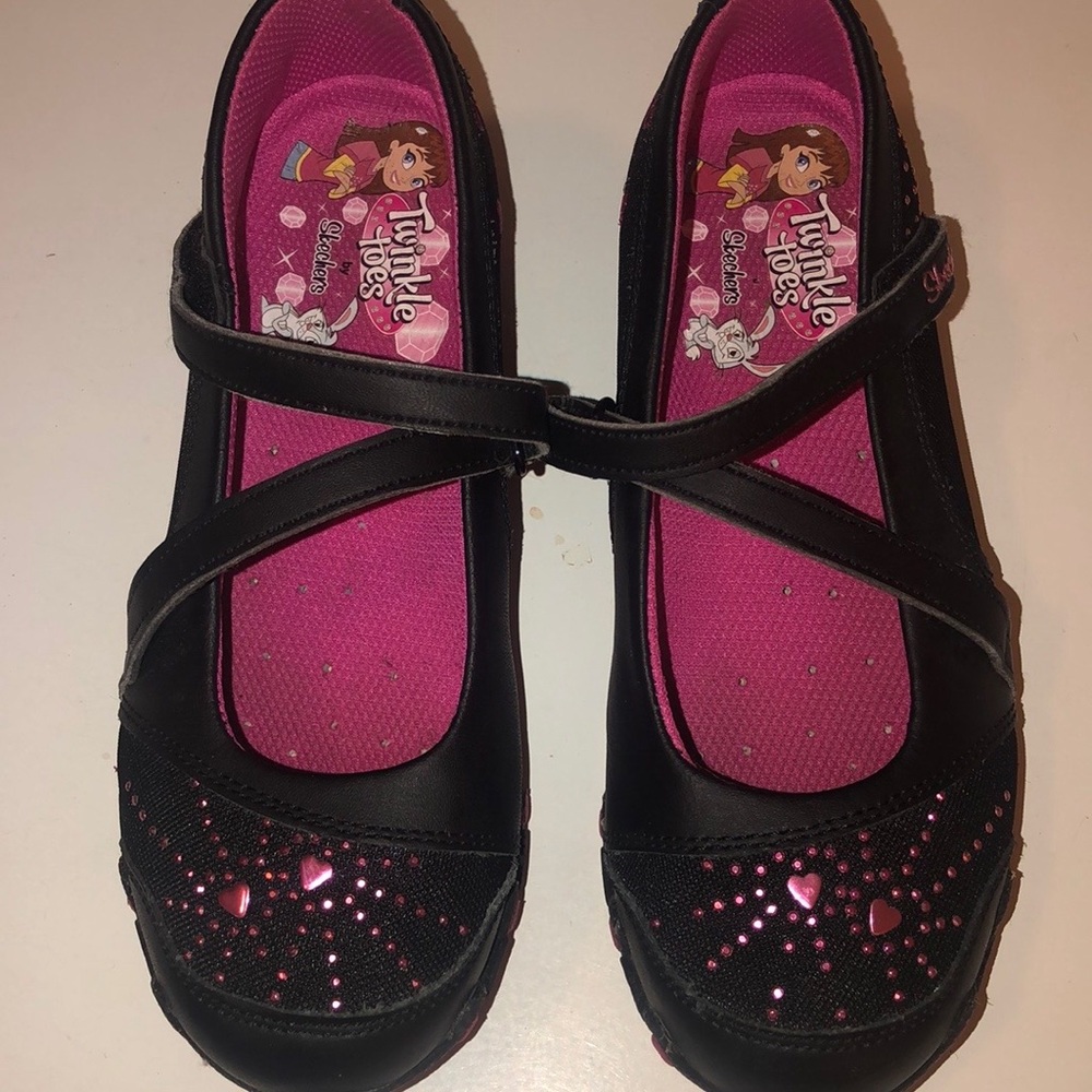 ***FREE with purchase of another item!! *** Sketchers size 1 for little kids
